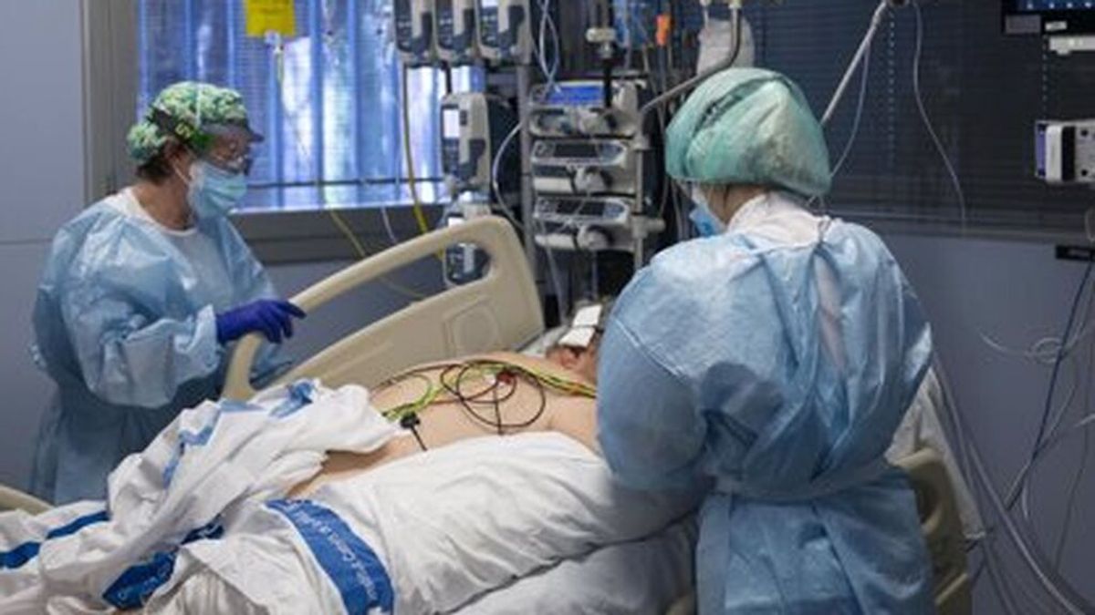 Los hospitalizados por COVID en Andalucía bajan un 20% en una semana Los hospitalizados por COVID en Andalucía bajan un 20% en una semana