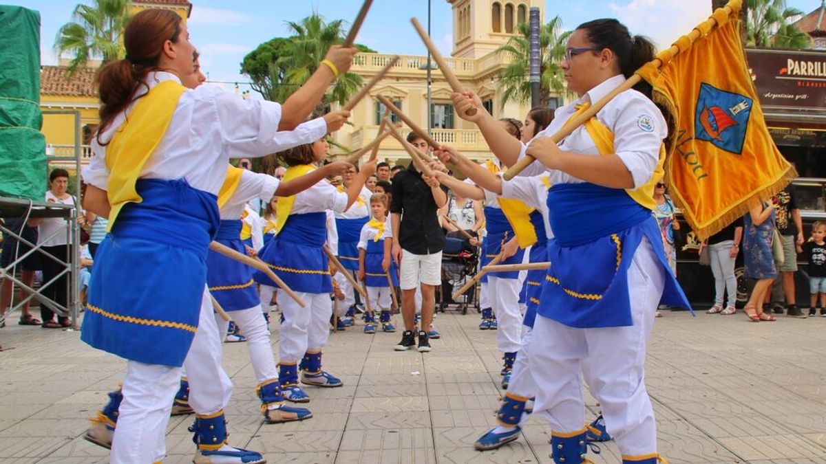 Puigdemont viajaba a Cerdeña para participar en el Aplec International Adifolk Puigdemont viajaba a Cerdeña para participar en el Aplec International Adifolk