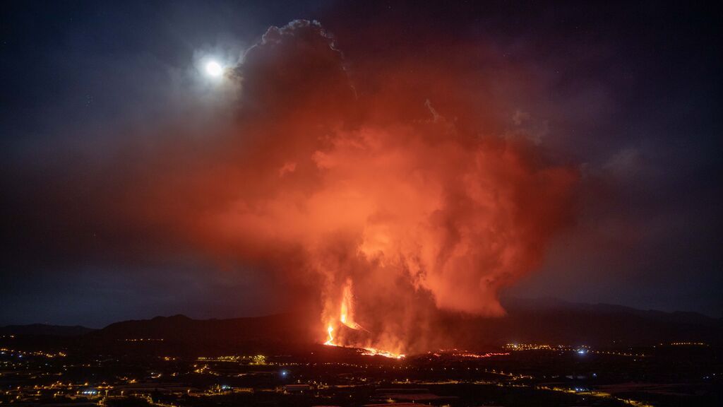 La rotura del cono del volcán de La Palma