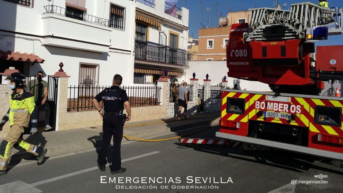 Un varón de 70 años muere en incendio en su vivienda en Sevilla y rescatan a un bebé y una mujer Un varón de 70 años muere en incendio en su vivienda en Sevilla y rescatan a un bebé y una mujer