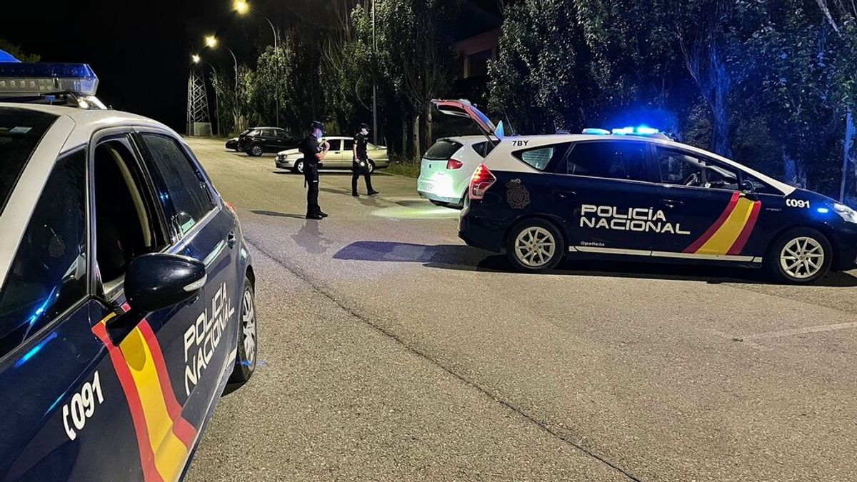 Detenidos cuatro hombres por un delito de odio al agredir y proferir insultos xenófobos a tres jóvenes Detenidos cuatro hombres por un delito de odio al agredir y proferir insultos xenófobos a tres jóvenes