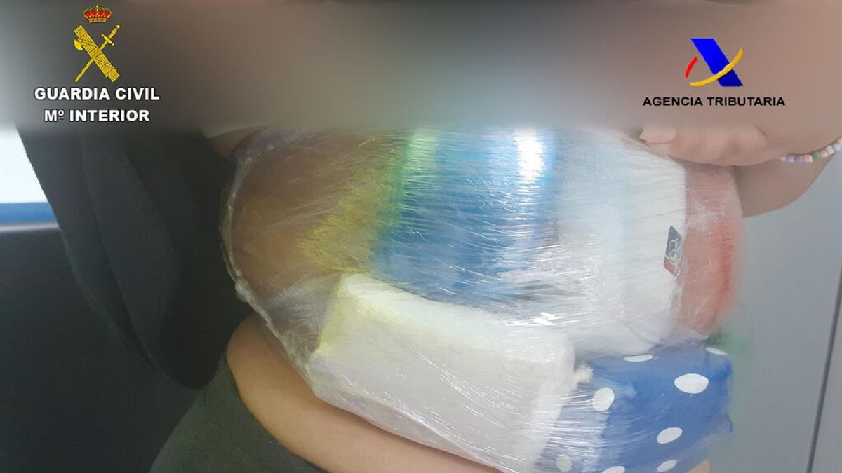 Detenida en Melilla una pasajera con kilo y medio de hachís pegado a su cuerpo que se dirigía a Málaga Detenida en Melilla una pasajera con kilo y medio de hachís pegado a su cuerpo que se dirigía a Málaga
