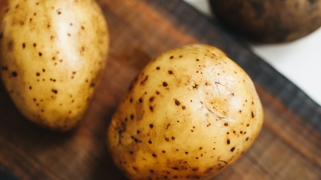 Cómo cocinar patatas en el microondas