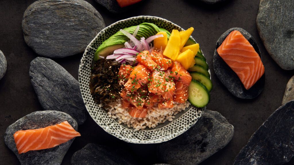 Poke de salmón