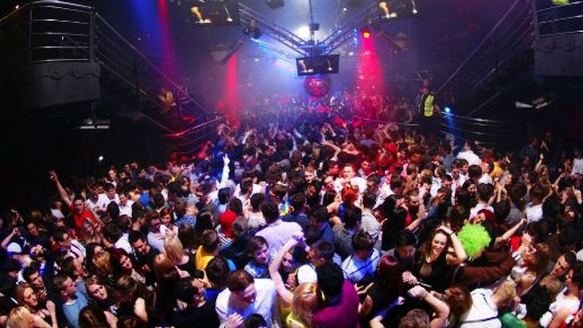 Baleares reabre el ocio nocturno y pide permiso judicial para exigir el certificado covid en discotecas