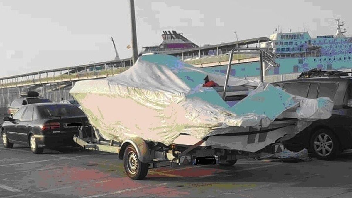Sacan a subasta pública 47 vehículos abandonados en el Puerto de Almería Sacan a subasta pública 47 vehículos abandonados en el Puerto de Almería