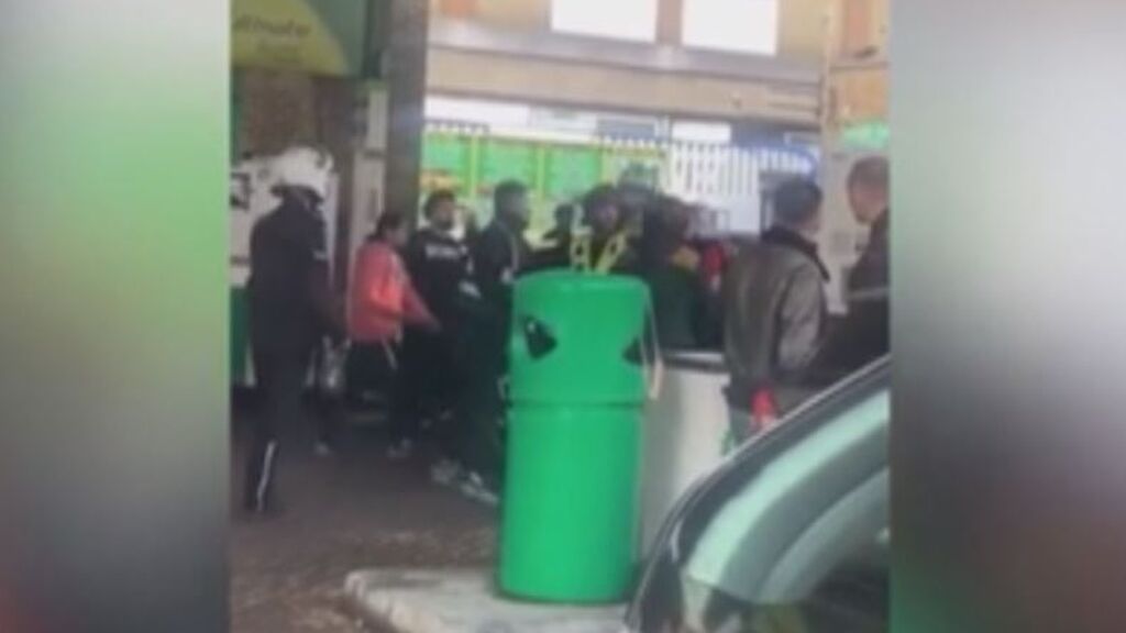 Pelea en gasolineras de Reino Unido por la falta de combustible