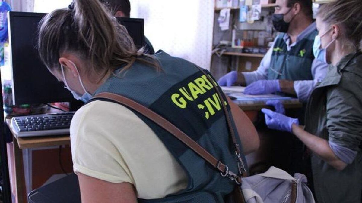 Detenidas 14 personas en Vitoria que elaboraban PCRs falsos para volar al extranjero Detenidas 14 personas en Vitoria que elaboraban PCRs falsos para volar al extranjero