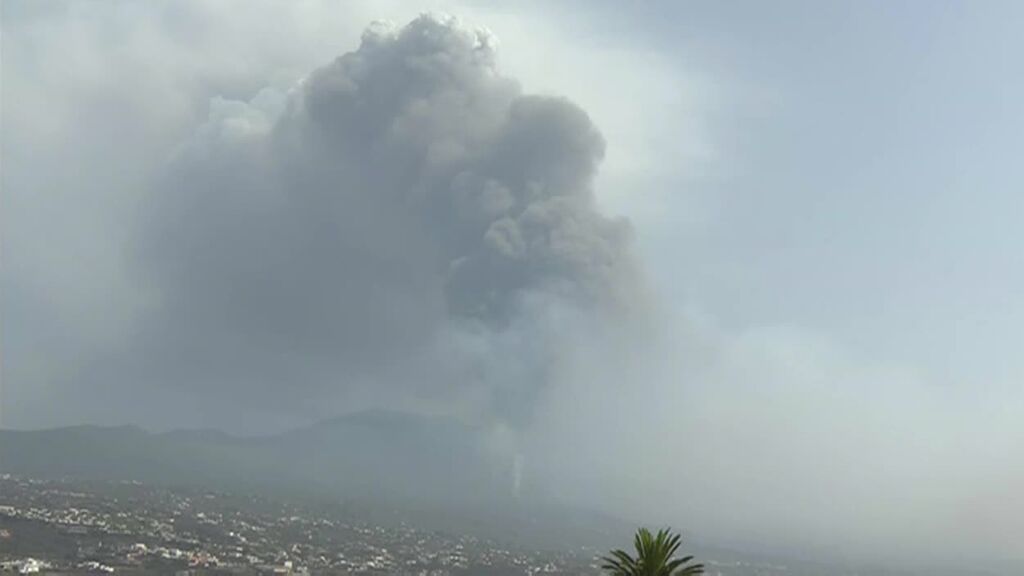 Todo lo que el volcán de La Palma está expulsando a la atmósfera