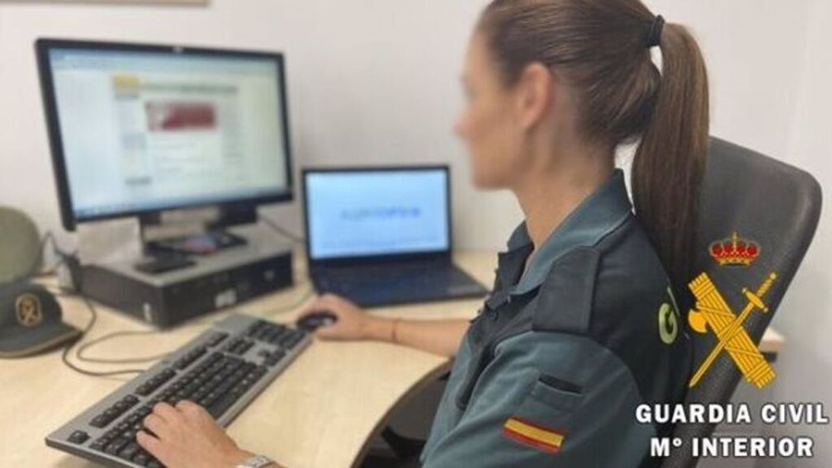 Detenida una mujer en Almería que llamó 24 veces al 112 con emergencias falsas para fastidiar a una familia Detenida una mujer en Almería que llamó 24 veces al 112 con emergencias falsas para fastidiar a una familia