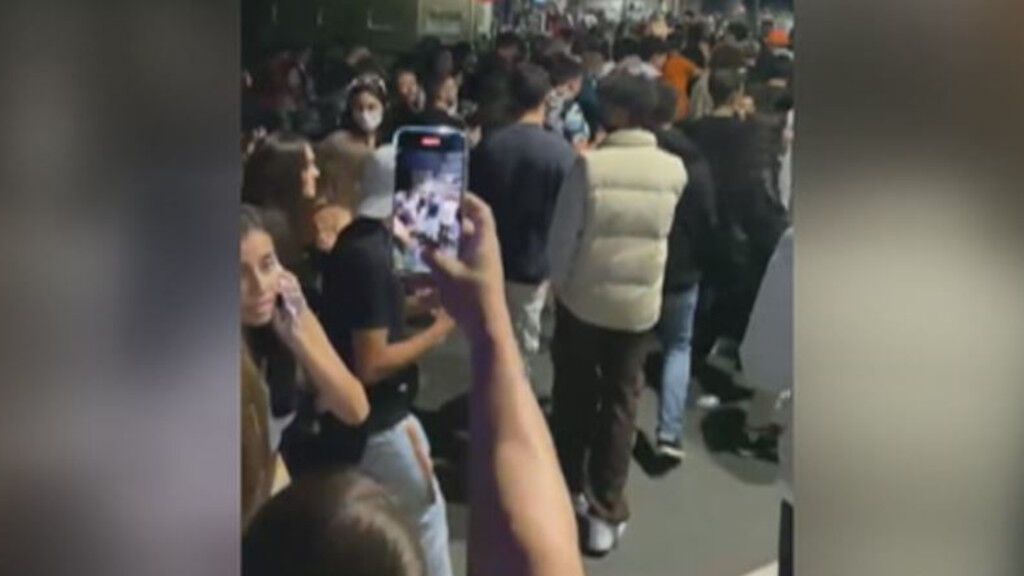 Una discoteca de Santiago comparte la carta de un vecino pidiendo a los jóvenes que dejen dormir a su hijo