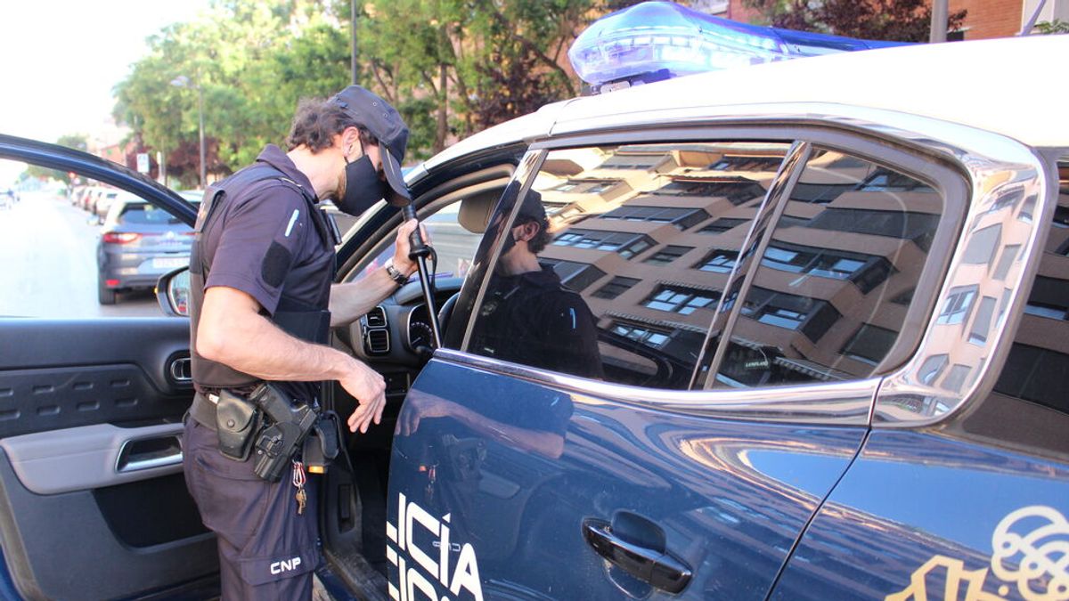 Detenido por atropellar a un hombre durante una discusión y provocar daños en tres coches en Valencia Detenido por atropellar a un hombre durante una discusión y provocar daños en tres coches en Valencia