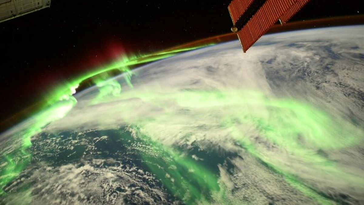 Un astronauta capta una espectacular imagen de una aurora boreal desde el espacio
