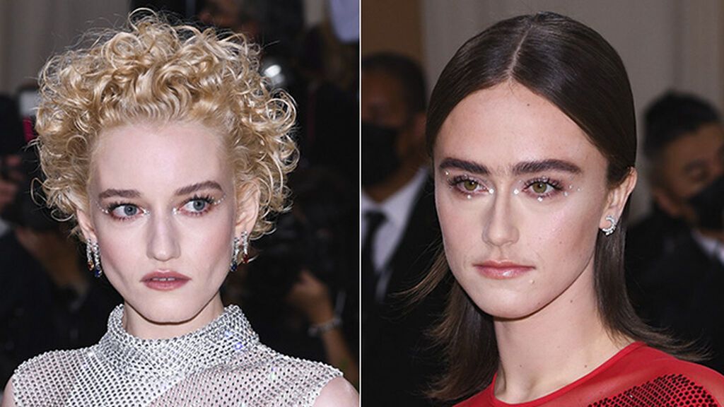 06- Julia Garner y Ella Emhoff en la gala del MET