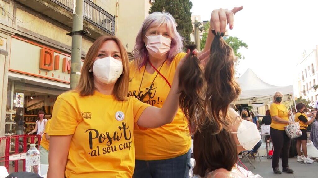 Terrassa se corta el pelo contra el cáncer infantil