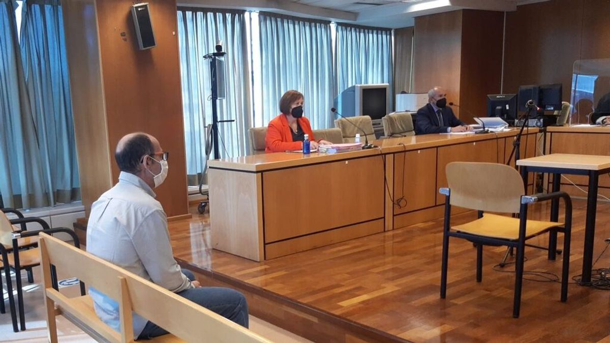 Esquizofrénico empleado en un hospital de Madrid que intentó matar a una mujer dice que su psiquiatra no le dio de baja Esquizofrénico empleado en un hospital de Madrid que intentó matar a una mujer dice que su psiquiatra no le dio de baja