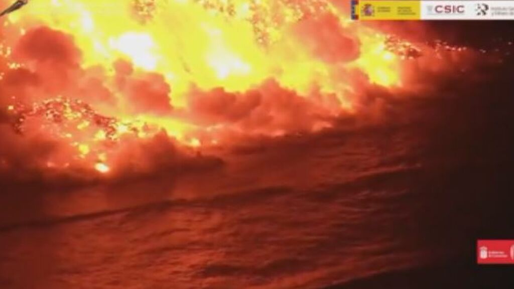 El vídeo del momento de la caída de la primera lava al mar y el choque térmico en La Palmaok