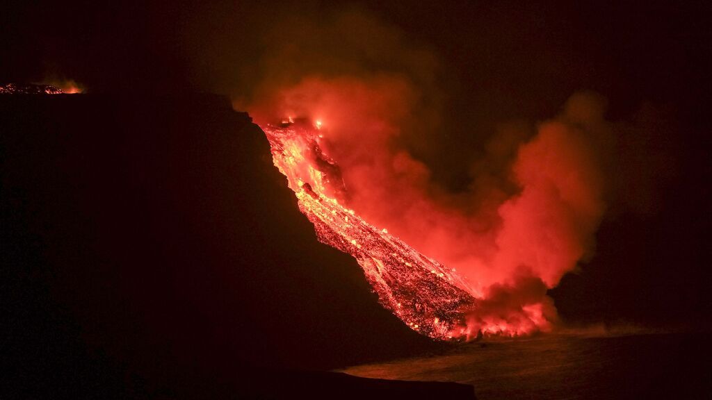 Así fue la primera llegada de la lava al mar en La Palma