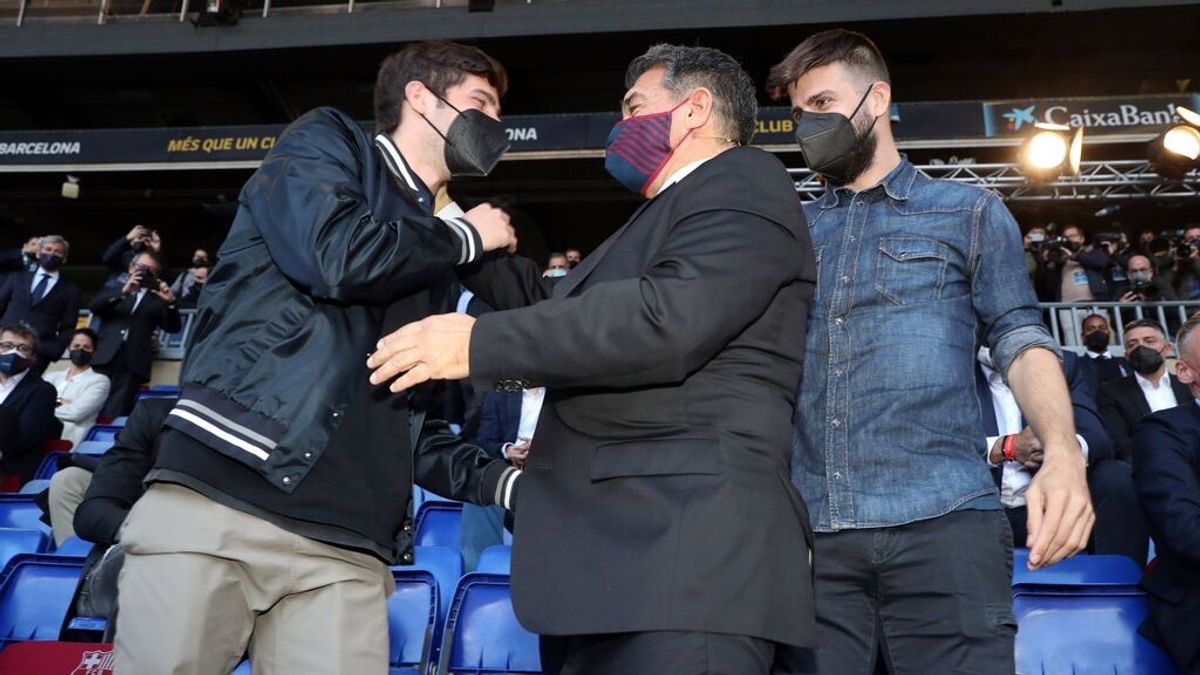 Laporta bajó al vestuario para animar a los jugadores y no tomará medidas en caliente con Koeman Laporta bajó al vestuario para animar a los jugadores y no tomará medidas en caliente con Koeman