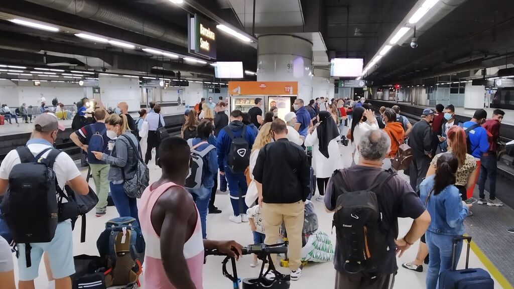 Caos en las estaciones de Cataluña por la huelga de maquinistas de Renfe