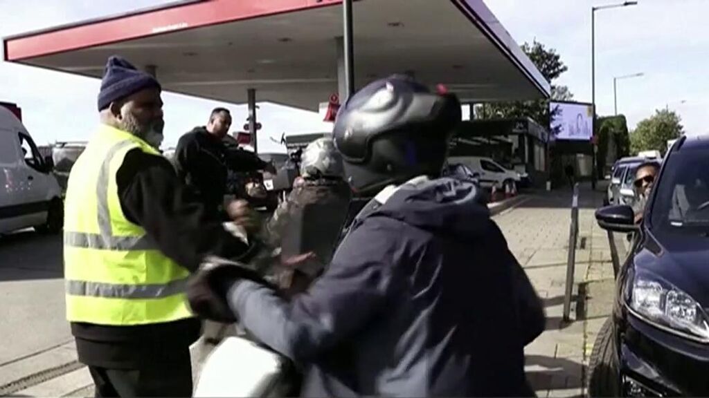 Peleas, atropellos y amenazas con cuchillos: las brutales discusiones en Reino Unido para conseguir gasolina