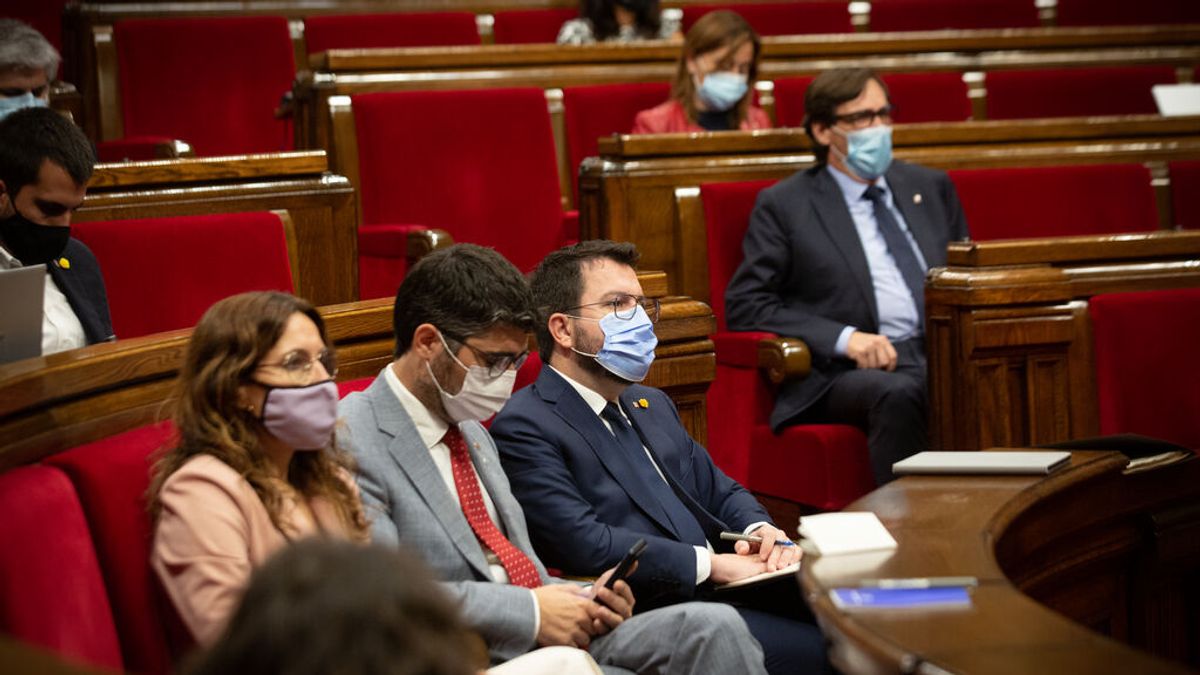 El Parlament de Cataluña rechaza la propuesta de referéndum de la CUP con el ‘no’ de Junts y la abstención de ERC El Parlament de Cataluña rechaza la propuesta de referéndum de la CUP con el ‘no’ de Junts y la abstención de ERC