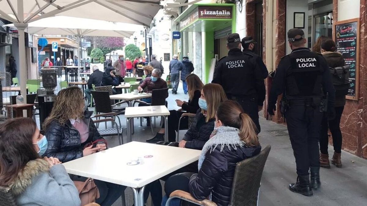 Valencia suspende la ampliación de terrazas por la pandemia y Alicante la amplía hasta enero Valencia suspende la ampliación de terrazas por la pandemia y Alicante la amplía hasta enero