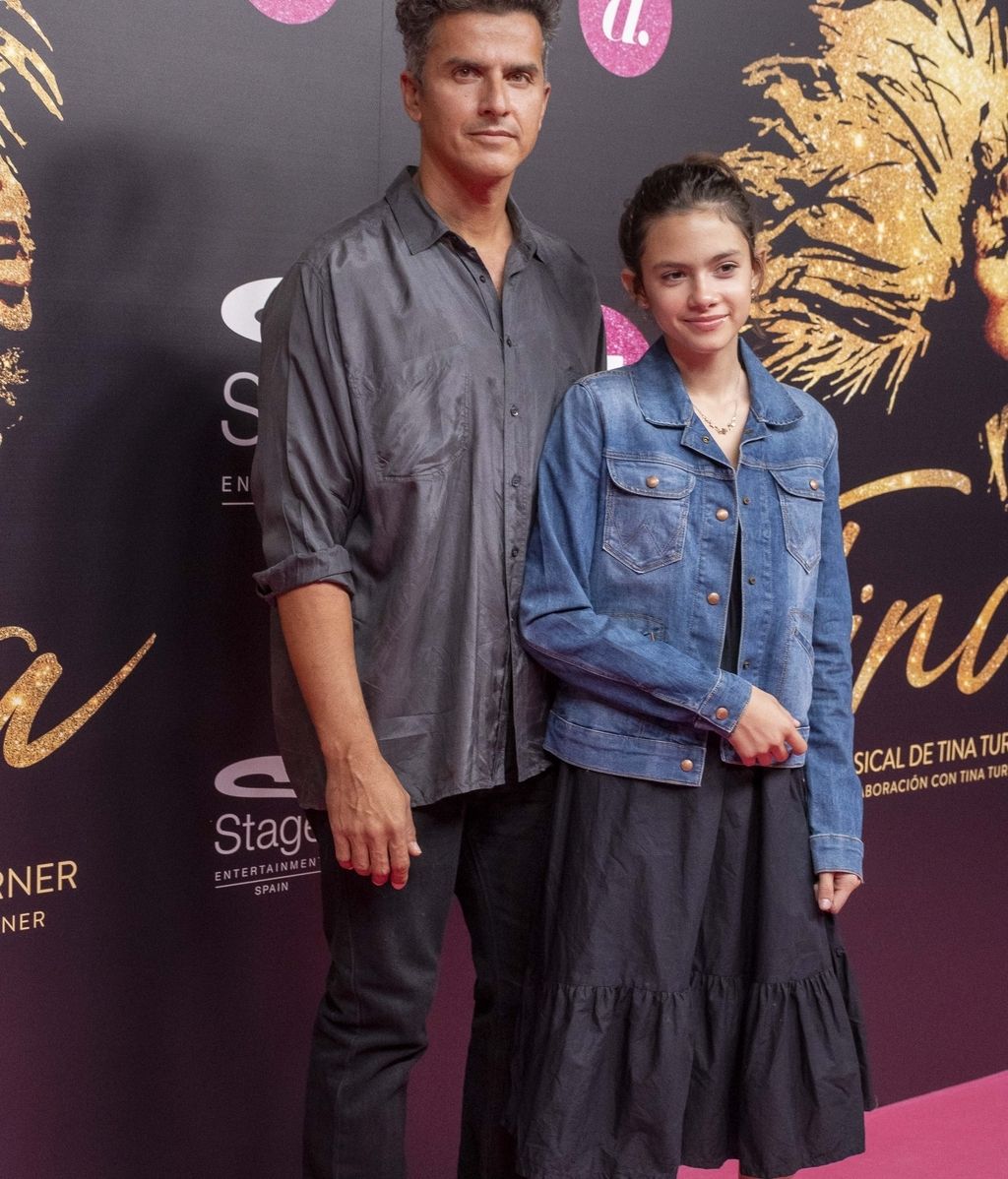 Purpurina y fiesta: los famosos pasan por la alfombra rosa del 10º aniversario de Divinity