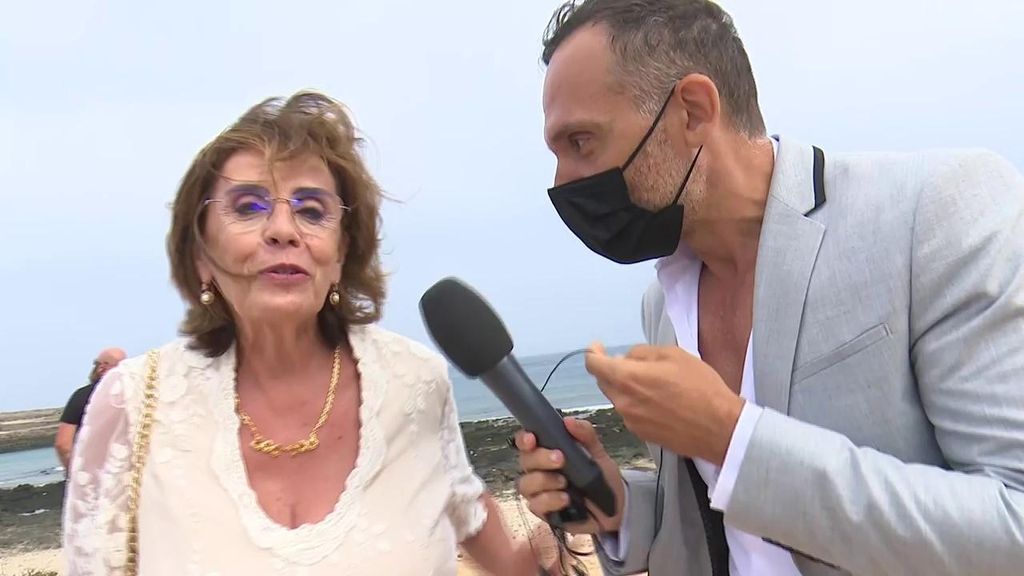 Anabel Pantoja se salta el protocolo en su boda: los invitados acuden todos de blanco