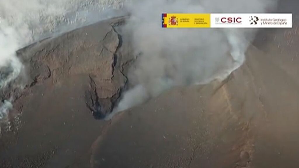 Las imágenes del volcán de La Palma en reposo: se echó una 'siesta' tras la primera fase explosiva
