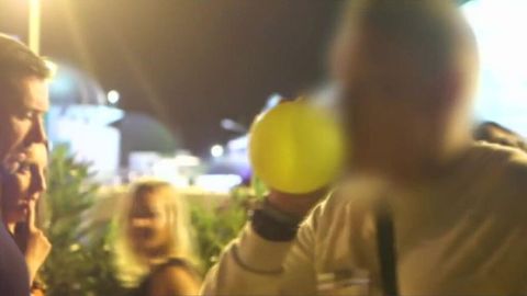 Los globos con 'gas de la risa', la nueva moda en los botellones de  Barcelona