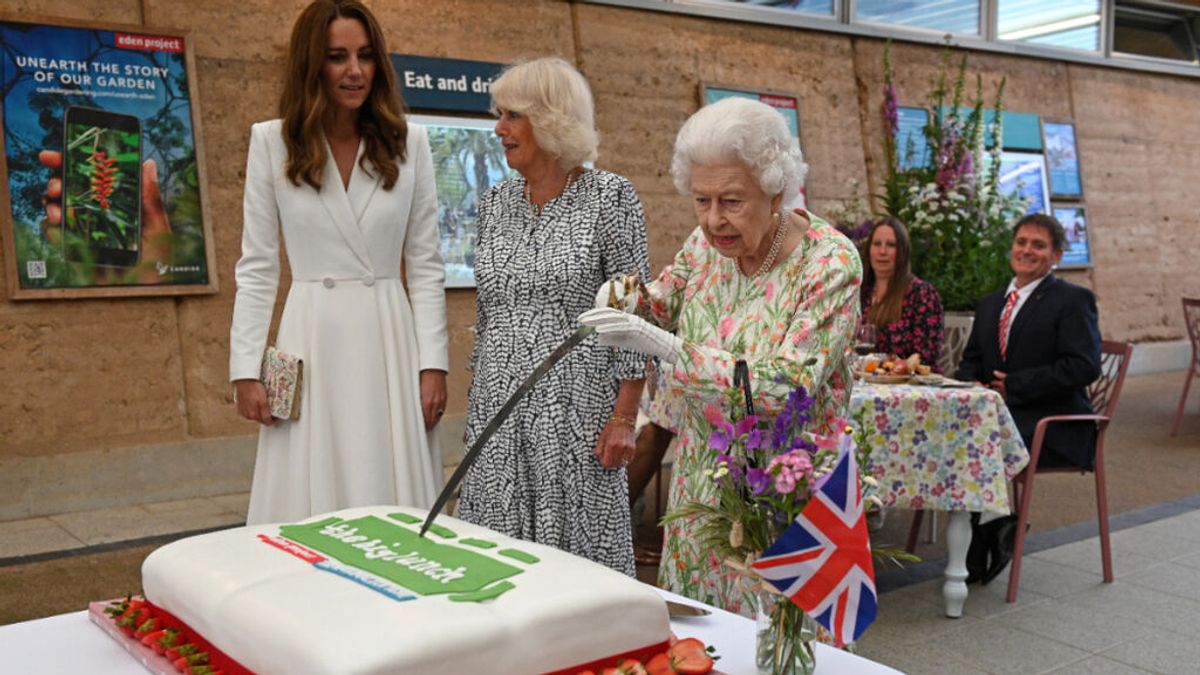 La reina Isabel II busca repostero para Buckingham con disponibilidad para viajar a otras residencias reales La reina Isabel II busca repostero para Buckingham con disponibilidad para viajar a otras residencias reales