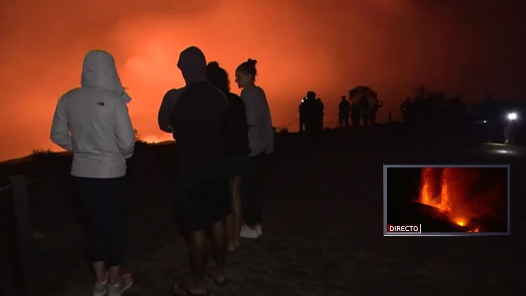 Los turista enloquecen fotografiando la erupción del Kilauea, en Hawái
