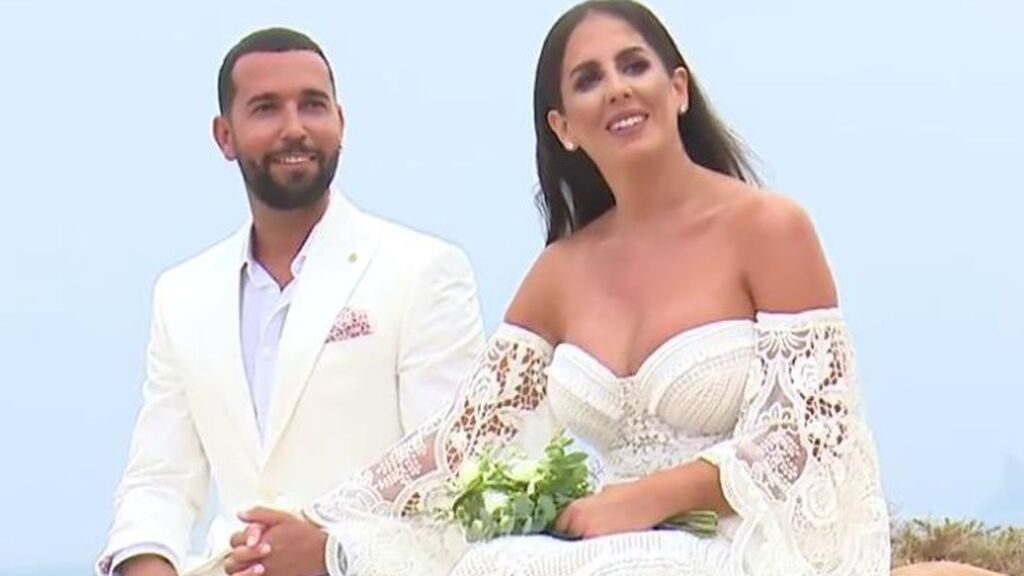 La boda televisada de Anabel Pantoja, entre lágrimas y con un aplaudido vestido de 3.000 euros