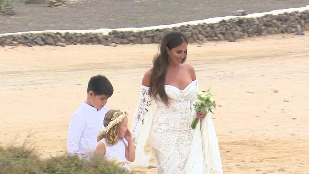 Anabel Pantoja, preciosa con un vestido de 'Rue de Seine'