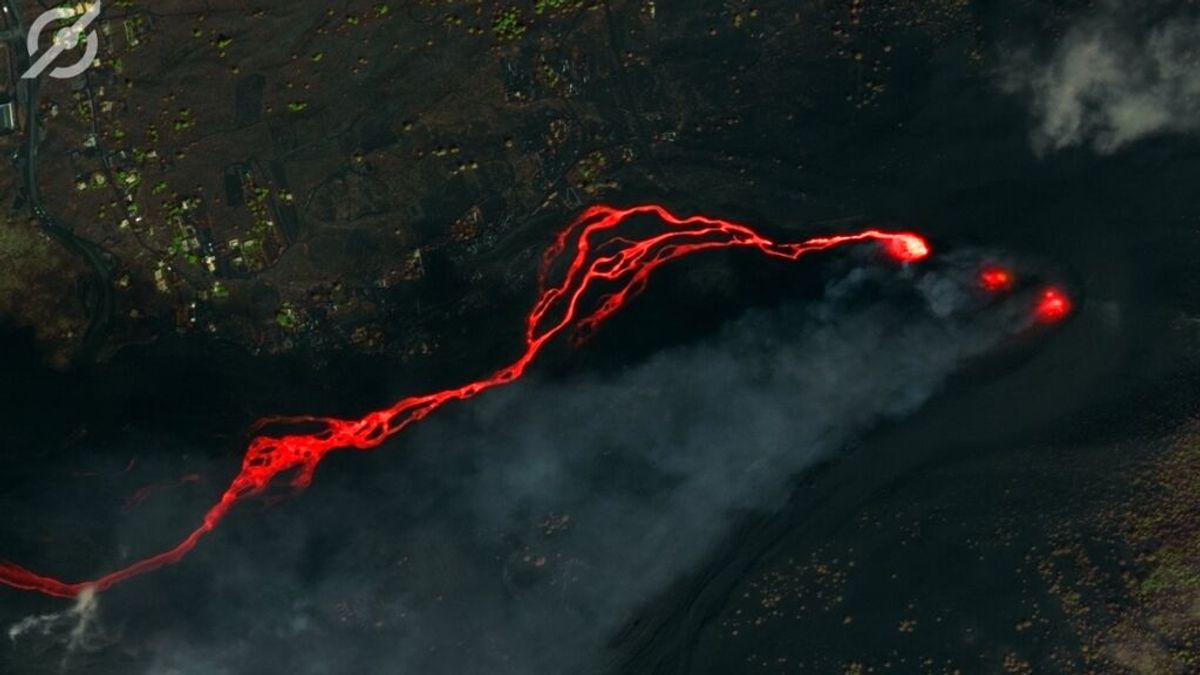 Así se ven desde el espacio las colas del volcán de Palma que ha arrasado ya más de 1.000 inmuebles