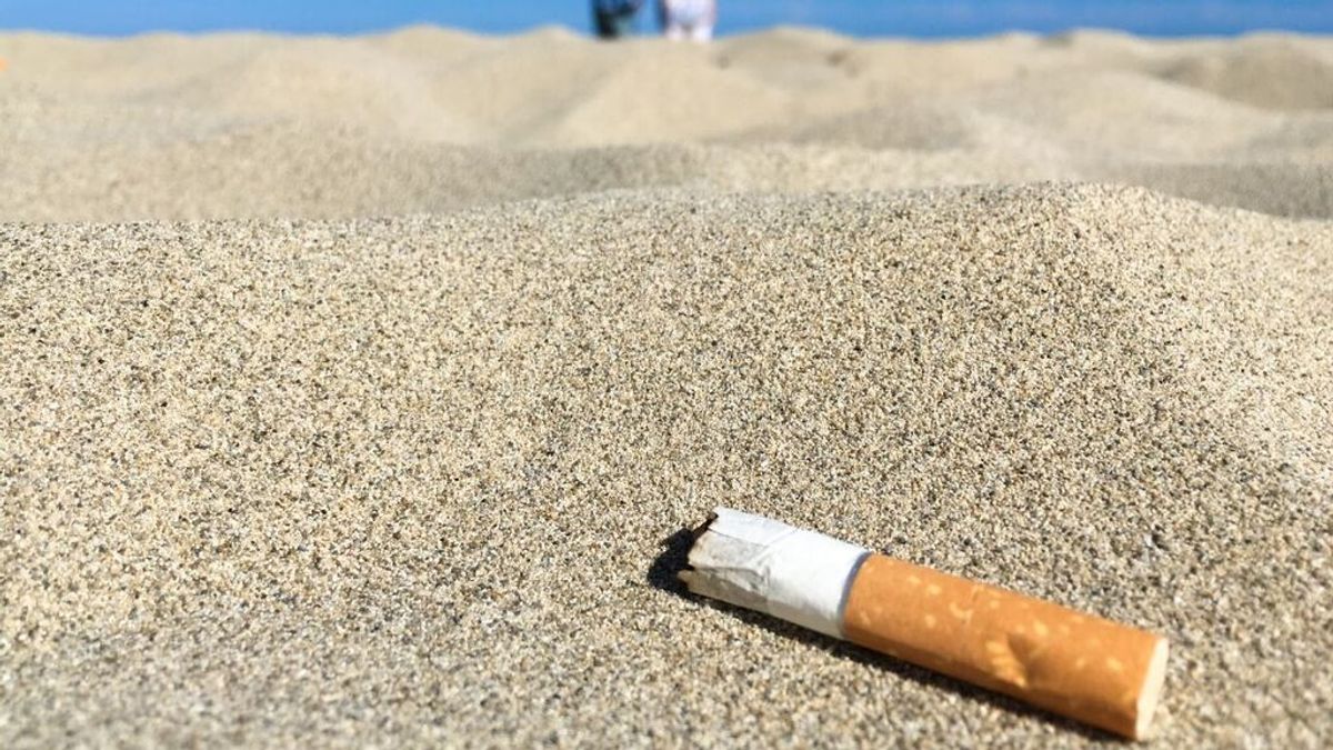 Sanidad modificará la ley antitabaco y estudia prohibir fumar en playas, estadios y terrazas Sanidad modificará la ley antitabaco y estudia prohibir fumar en playas, estadios y terrazas