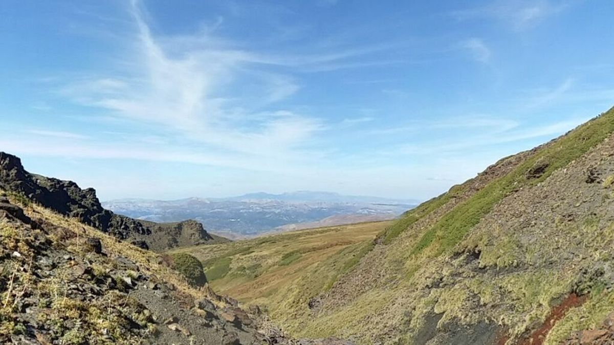 Muere un senderista al caer por un precipicio de cinco metros en Sierra Nevada Muere un senderista al caer por un precipicio de cinco metros en Sierra Nevada
