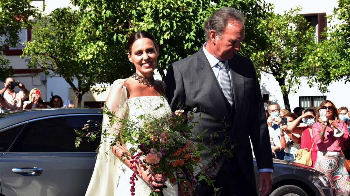 Bertín Osborne, un emocionado padrino en la boda de su hija Claudia con José Entrecanales
