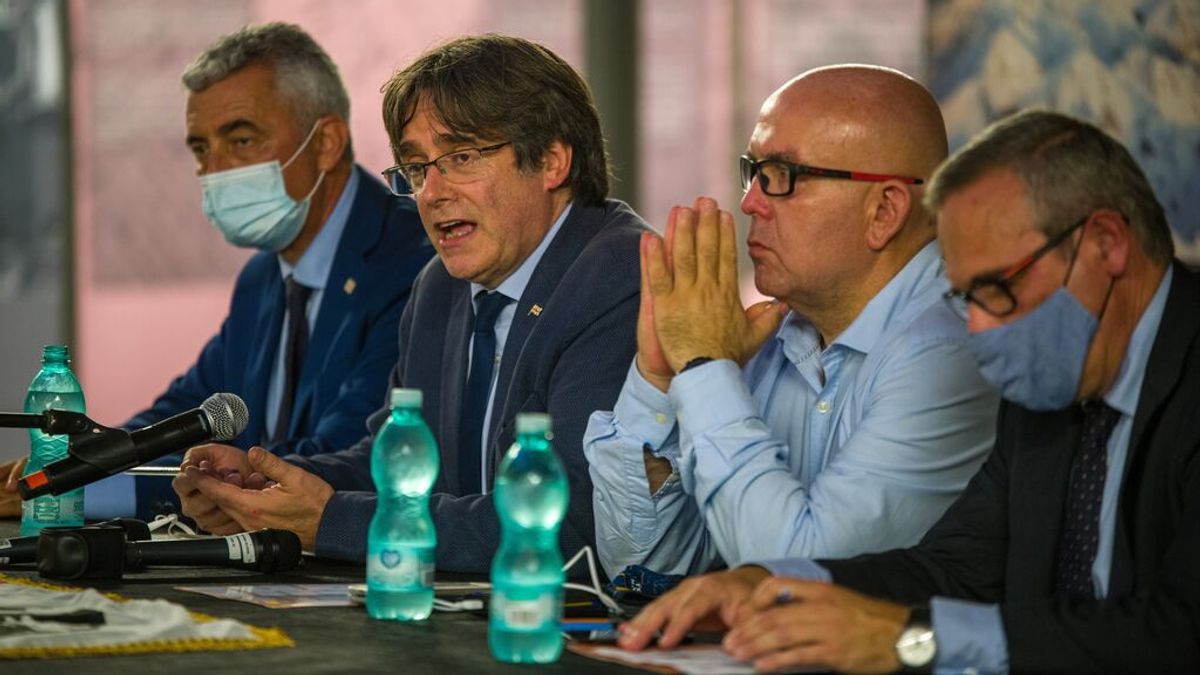 Puigdemont afirma que el lunes irá a declarar ante el tribunal sardo "con los deberes hechos" Puigdemont afirma que el lunes irá a declarar ante el tribunal sardo "con los deberes hechos"