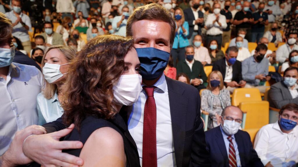 Ayuso tranquiliza a Casado: "Quiero dejarte claro que mi sitio es Madrid, mi meta política"