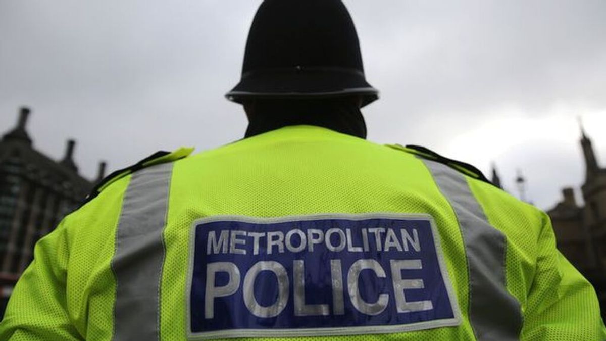 Buscan en Londres a un acosador en serie: usa máscara para cometer sus delitos