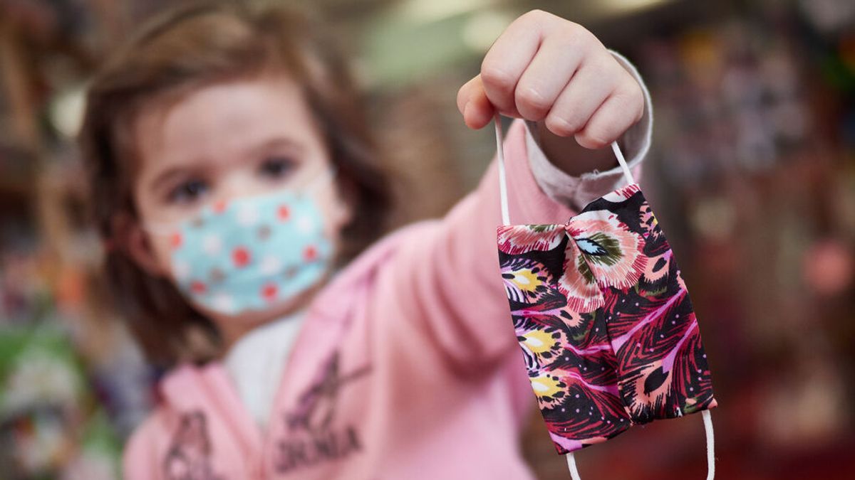 Vox pedirá eliminar uso de mascarillas en zonas exteriores de colegios y aulas bien ventiladas Vox pedirá eliminar uso de mascarillas en zonas exteriores de colegios y aulas bien ventiladas