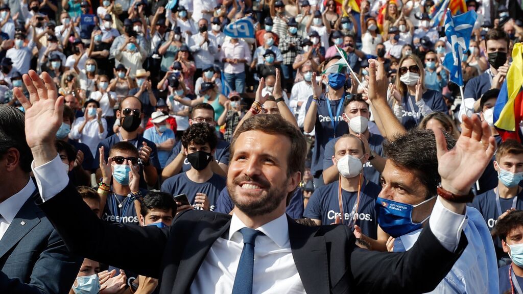 Pablo Casado presume de la unidad del PP: "Seguimos unidos como una piña y fuertes como una roca"