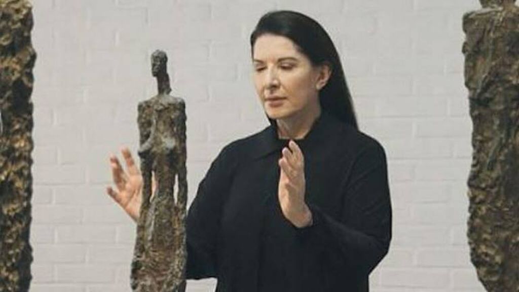 Desenmascaramos a  la reina de la performance Marina Abramović.