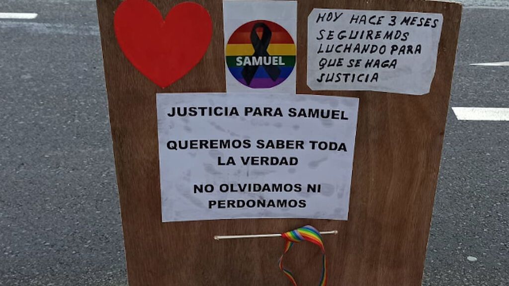 Un altar pide justicia para Samuel en A Coruña tres meses después del crimen