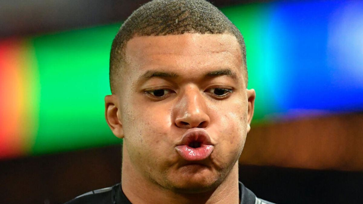 Mbappé va aclarando su futuro: "Pedí irme del PSG a finales de julio" Mbappé va aclarando su futuro: "Pedí irme del PSG a finales de julio"