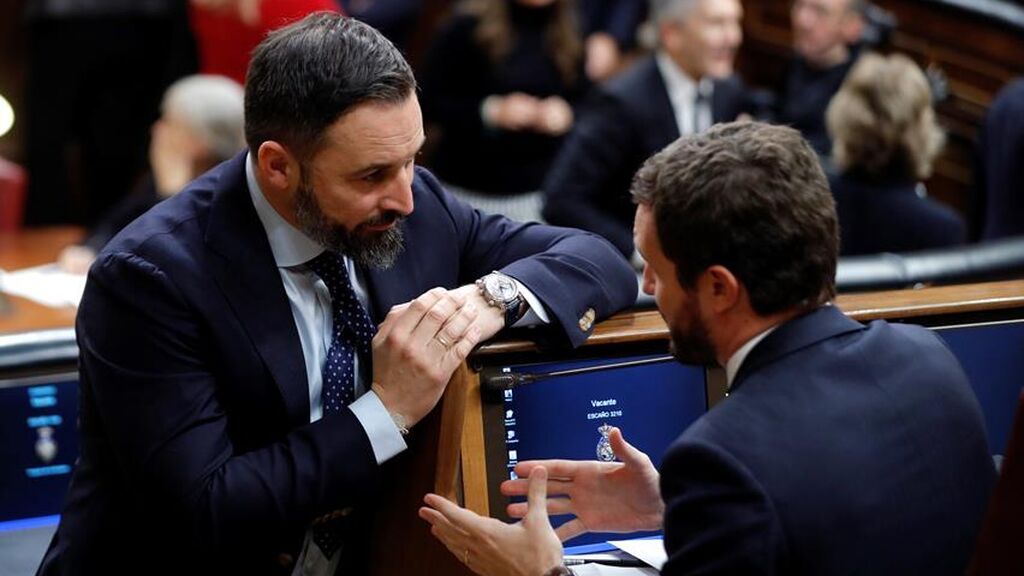 Vox contesta a Casado: "Si quieren parecerse a nosotros que se den de baja del PP"
