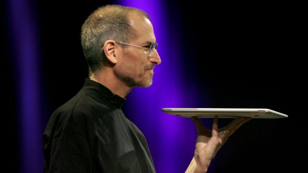 Diez años sin Steve Jobs: ¿por qué el fundador de Apple no dejaba usar ni iPad ni redes sociales a sus hijos?