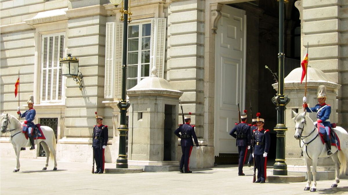 Cuándo ver el cambio de guardia en el Palacio Real de Madrid Cuándo ver el cambio de guardia en el Palacio Real de Madrid